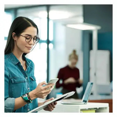 LED-Stehlampe Yara.double 4.000K, BT, PIR, weiß